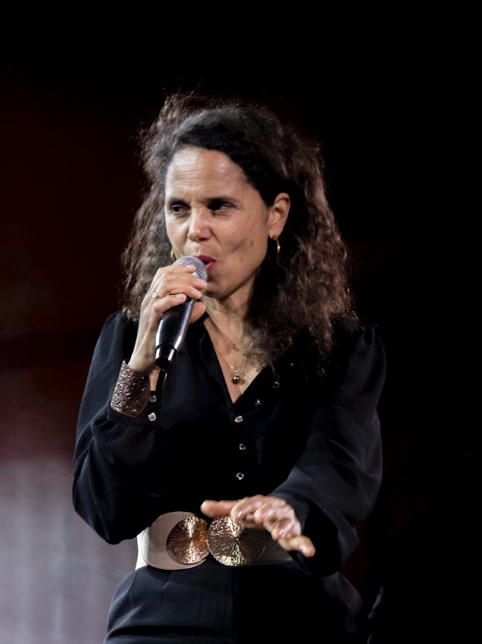 Agnès MORET, chanteuse de Story of Jazz Quintet, sur scène
